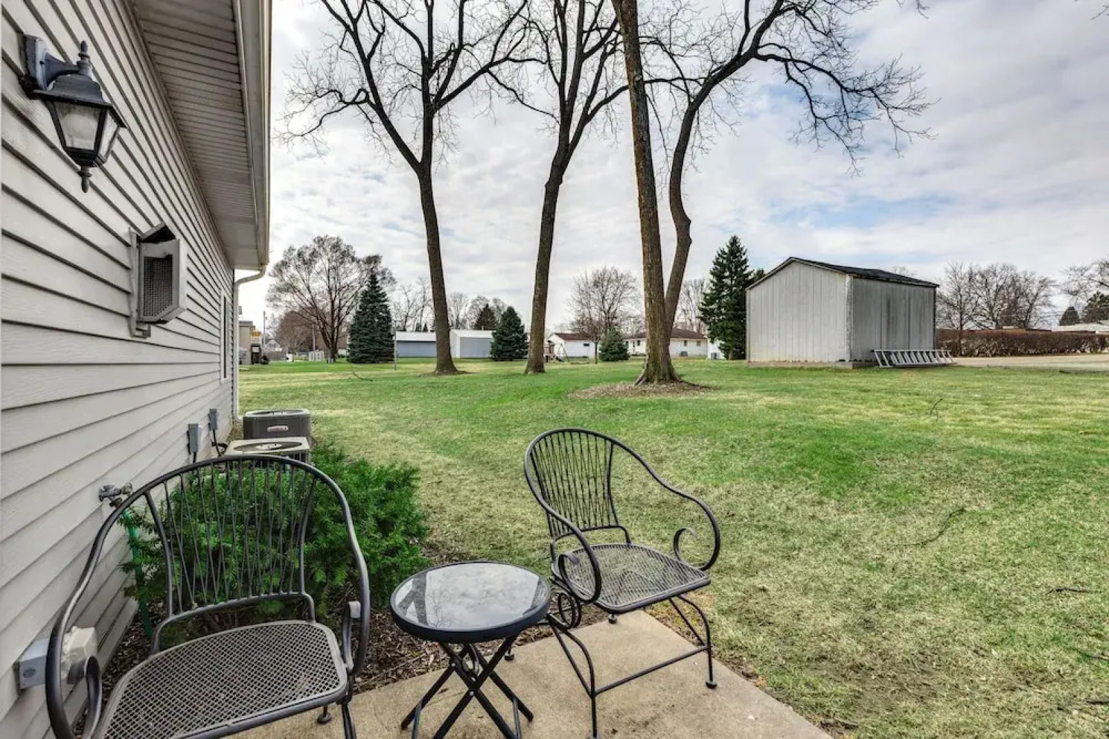 Lake Mills Retreat: 1 Mi to Beaches & Dining!