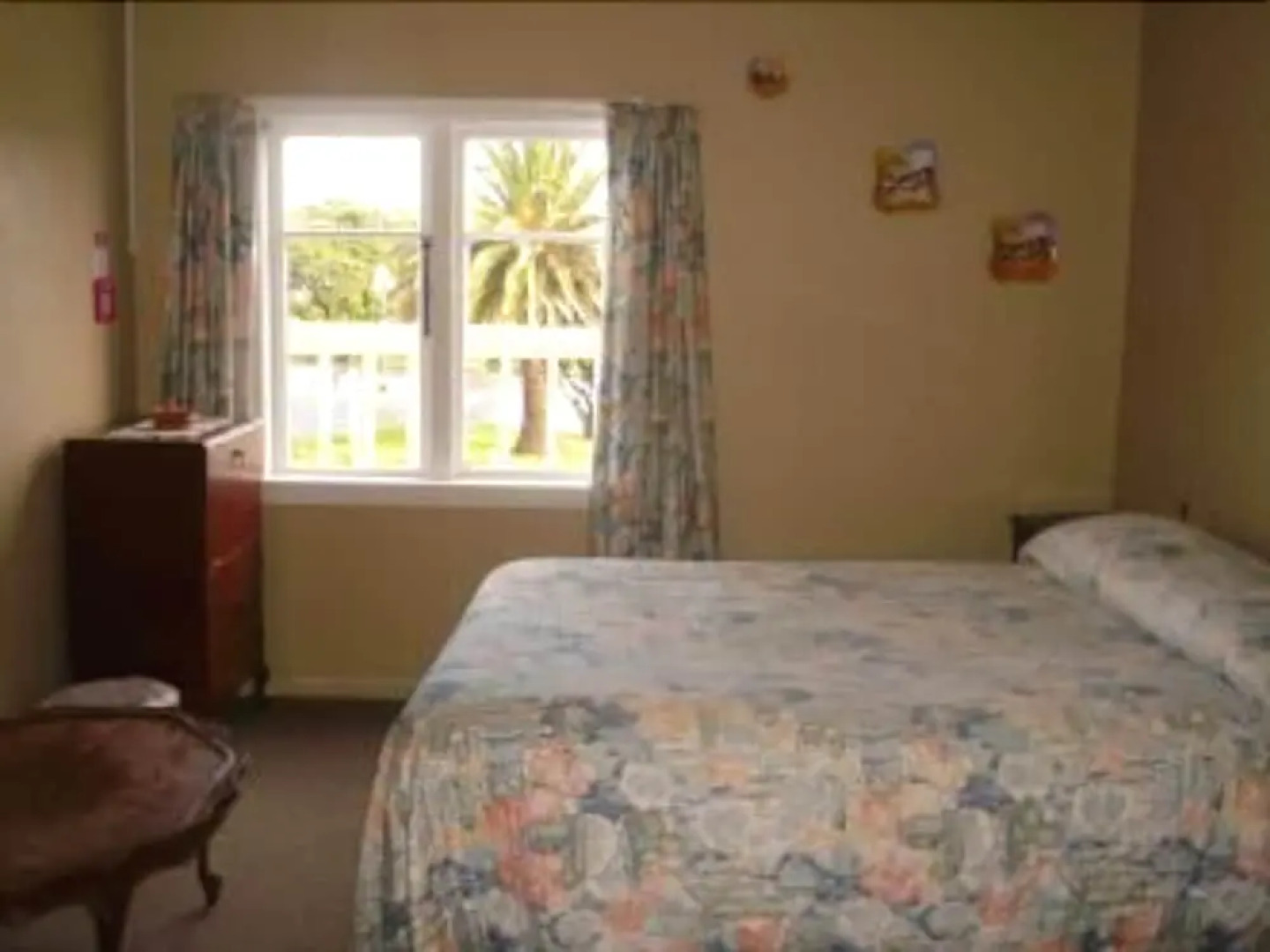 Barnacles Seaside Inn - Hostel