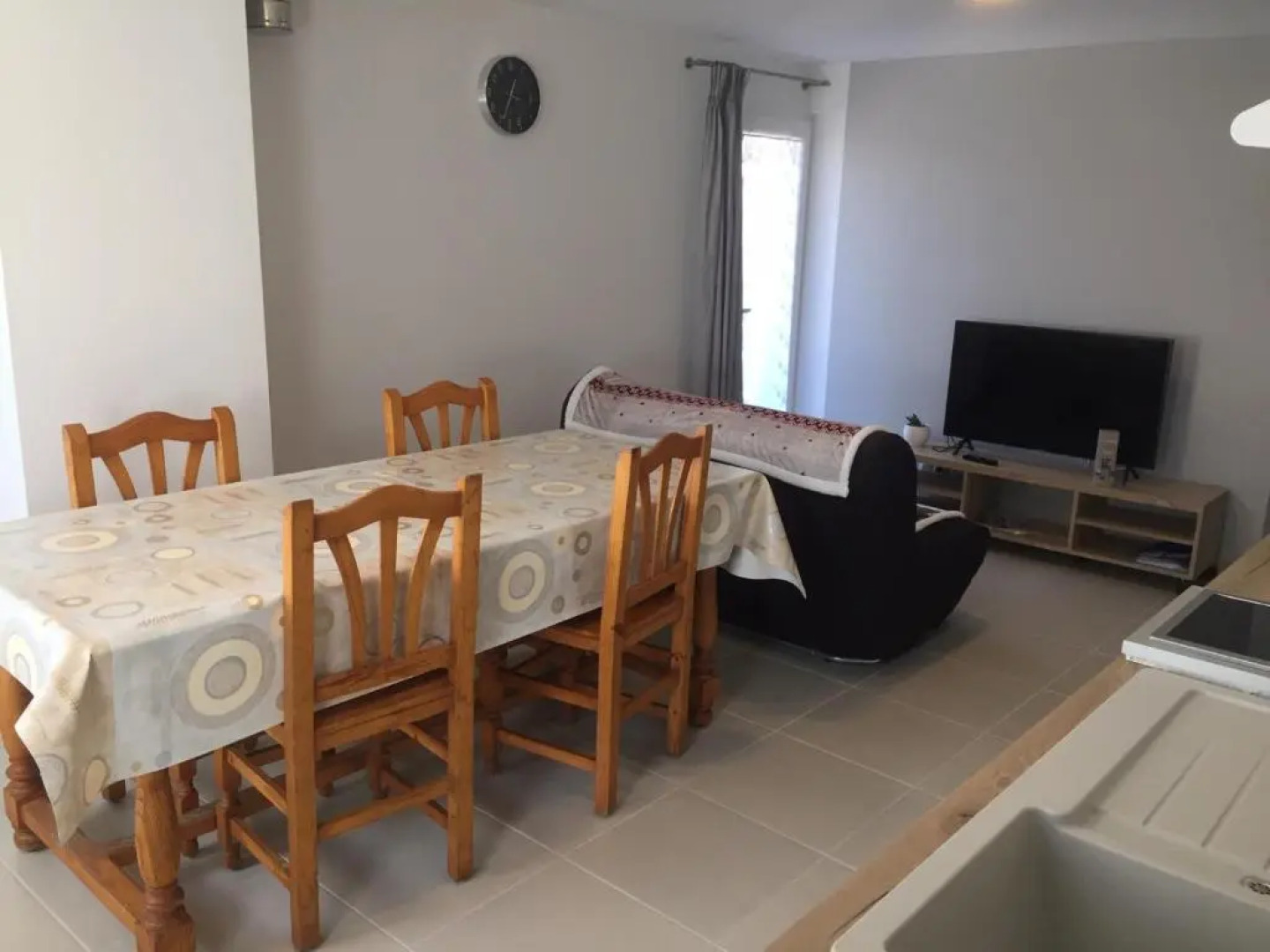 Le bélier 2nd étage avec balcon au centre ville d'Embrun