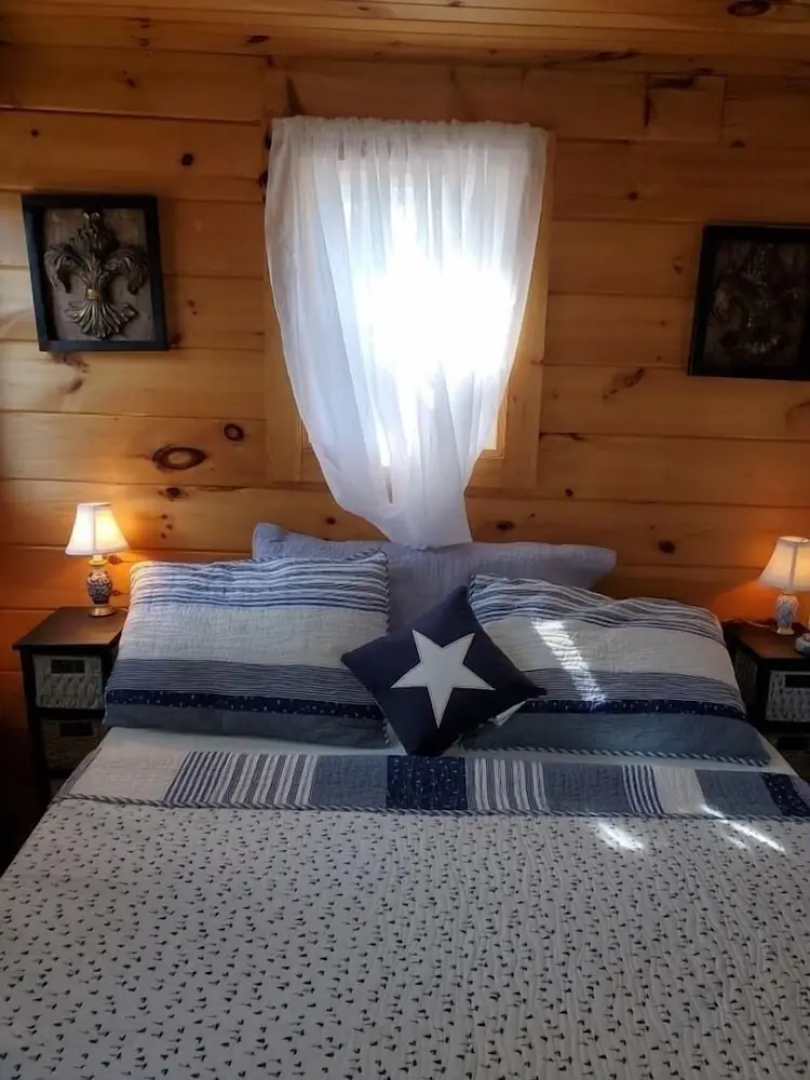 Captain's Quarters, Close To Downtown Ogunquit 1 Bedroom Cottage by RedAwning