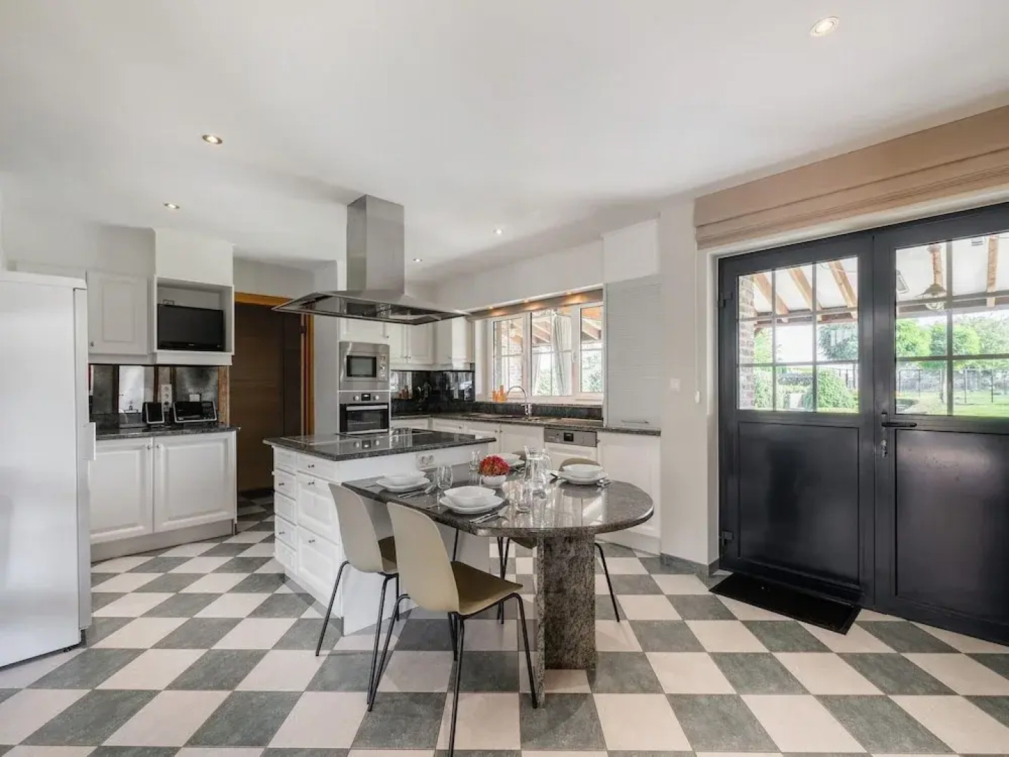 Luxury Retreat With Furry Friends