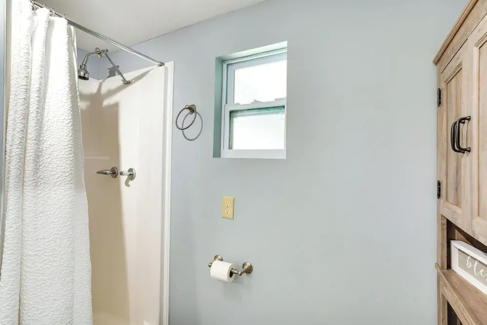 Lakefront Home w/ Screened Porches in Frostproof!