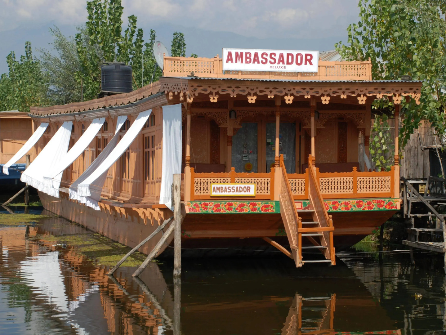 Houseboat Ambassador