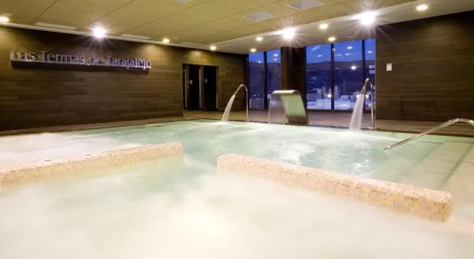 R2 Romantic Fantasia Dreams & Suites Hotel