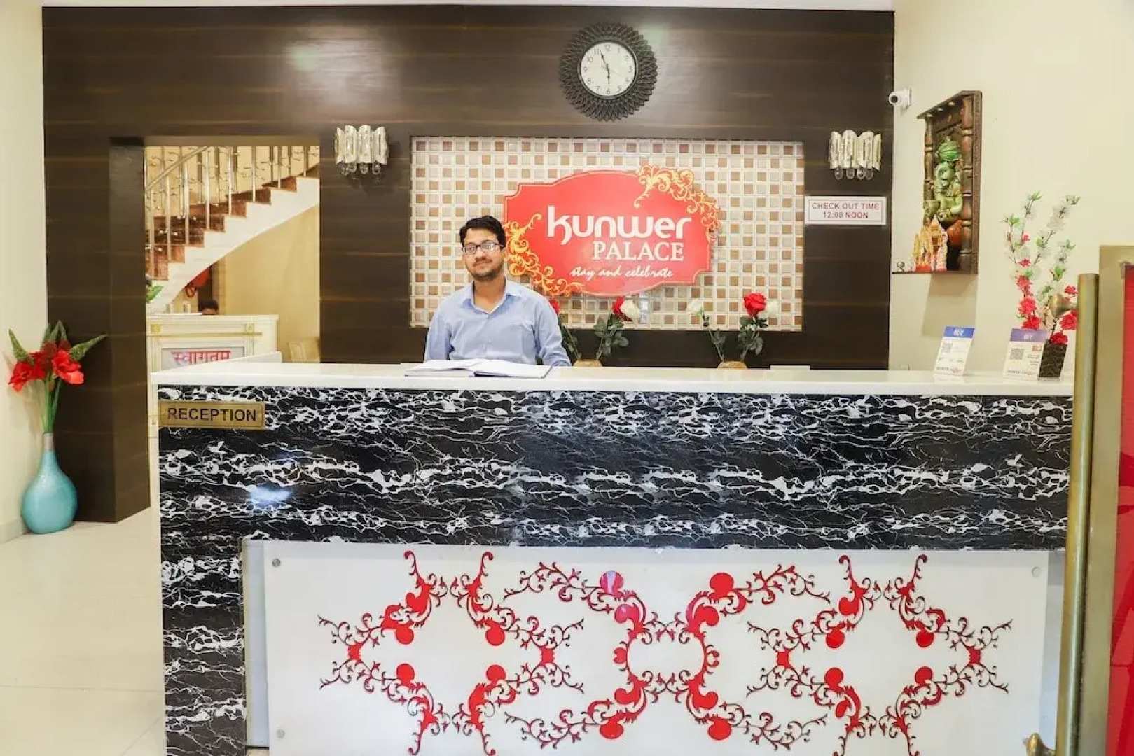 Capital O 48812 Kunwer Palace