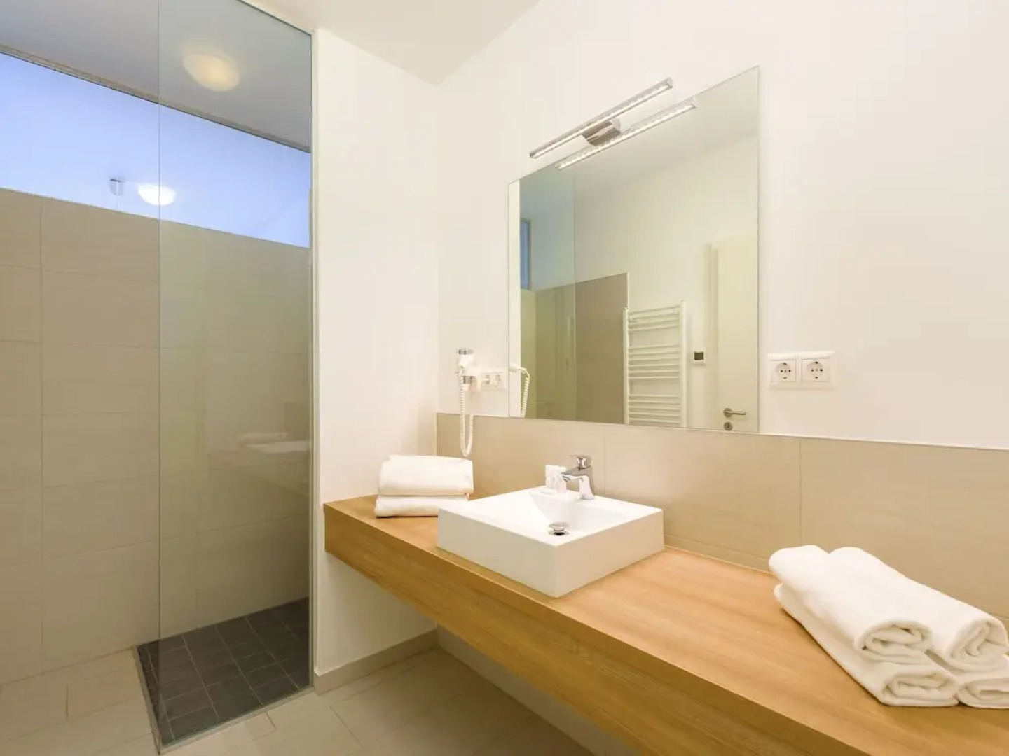 Gorgeous Apartment With Swimming Pool, Roof Terrace, Garden