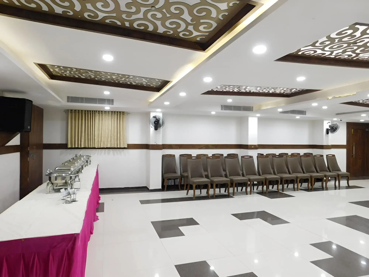 V by Vinnca Hotel Shiva