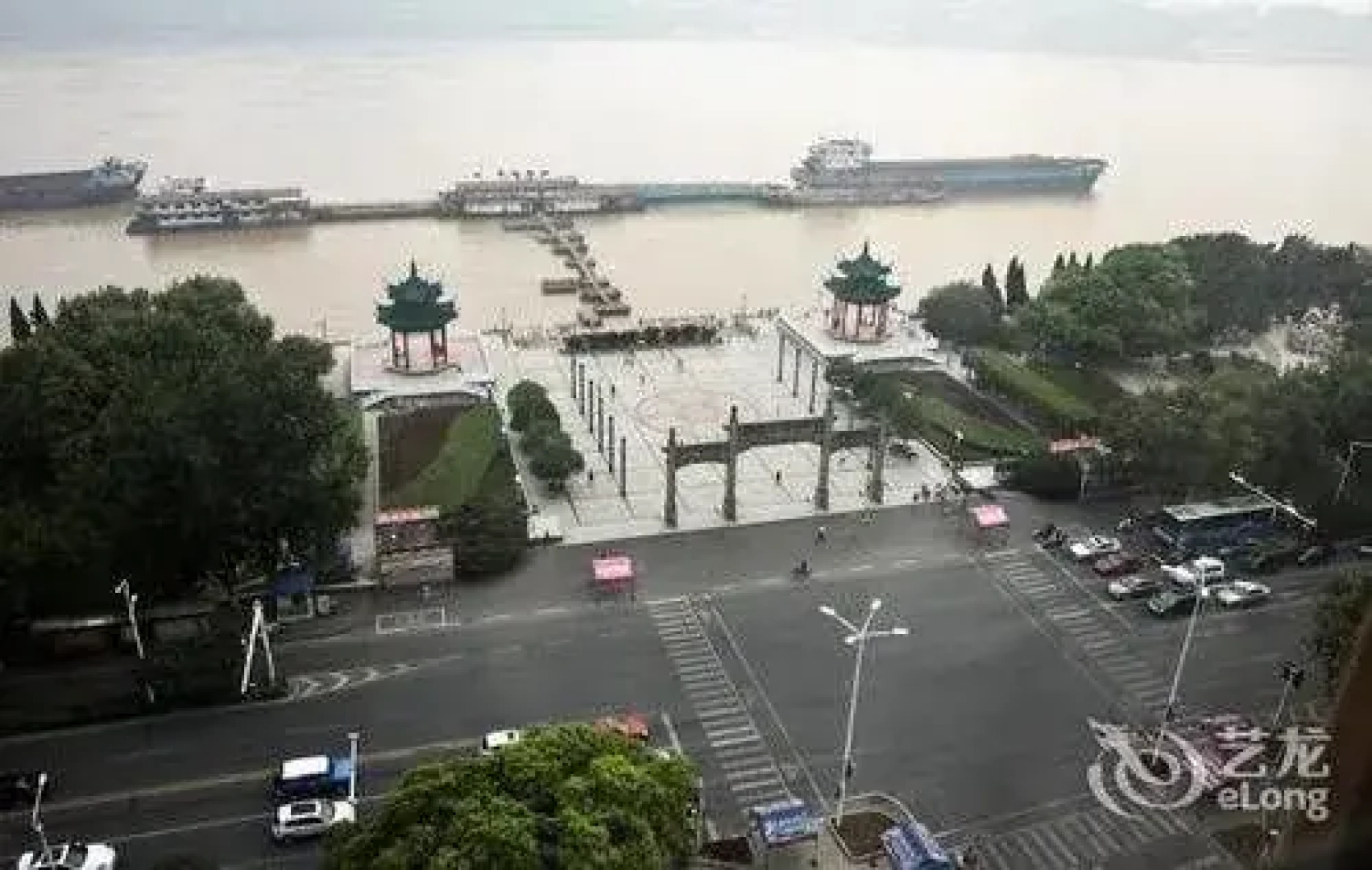 Yichang Riverside No 1 Hotel