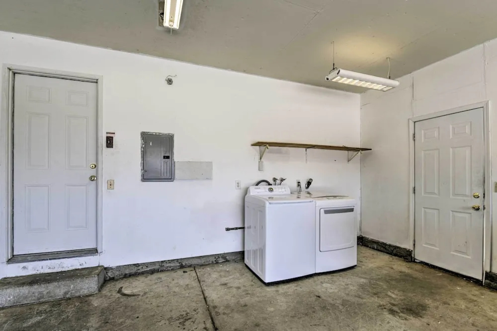 Vallejo Home w/ Spacious Deck, Hot Tub & Views