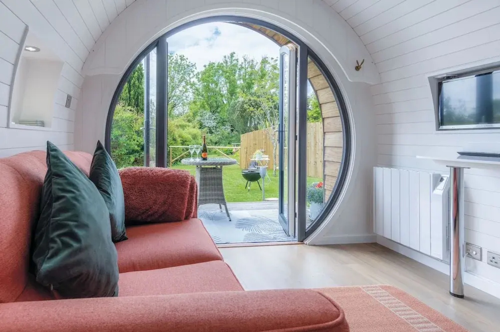 Woody - 1 Bedroom Pod - Cold Inn