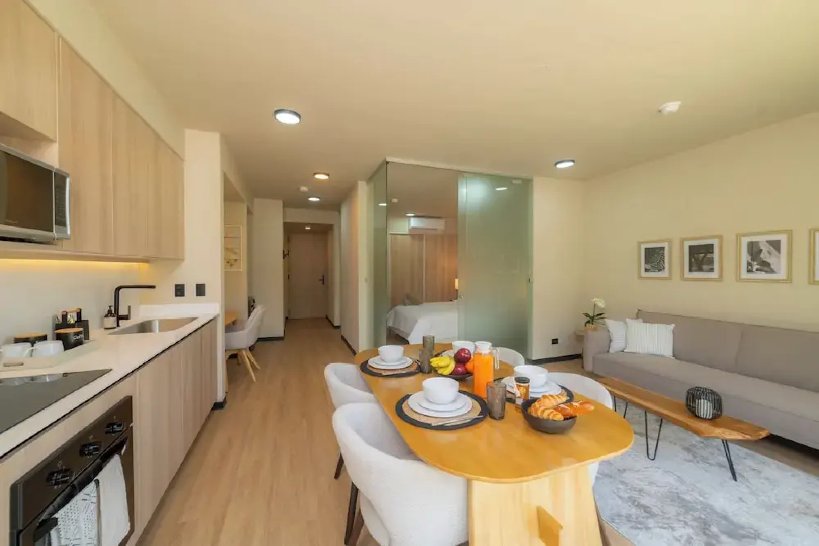 BEE Suites San José - Santa Ana