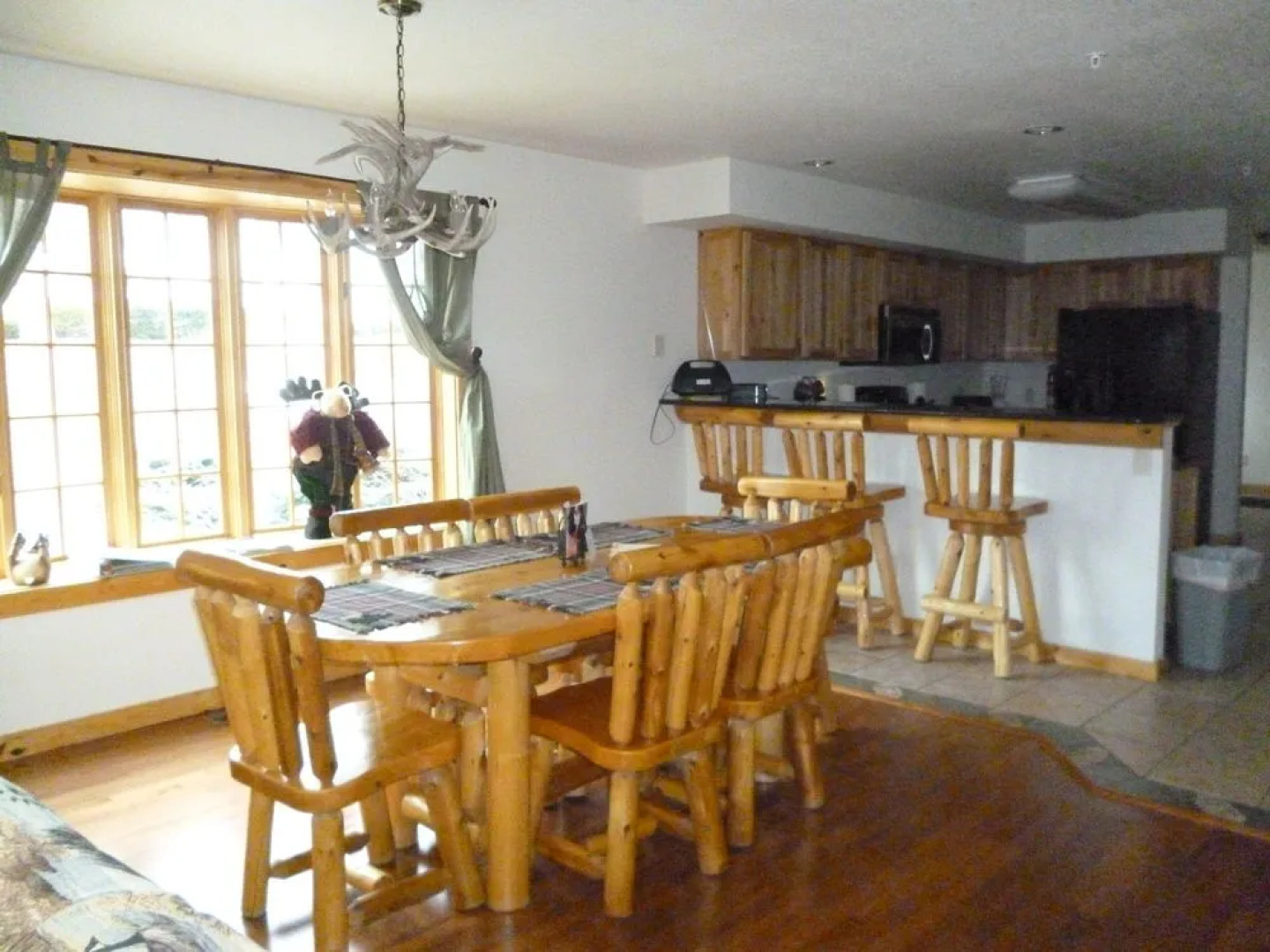 Log Gables - Lake Front