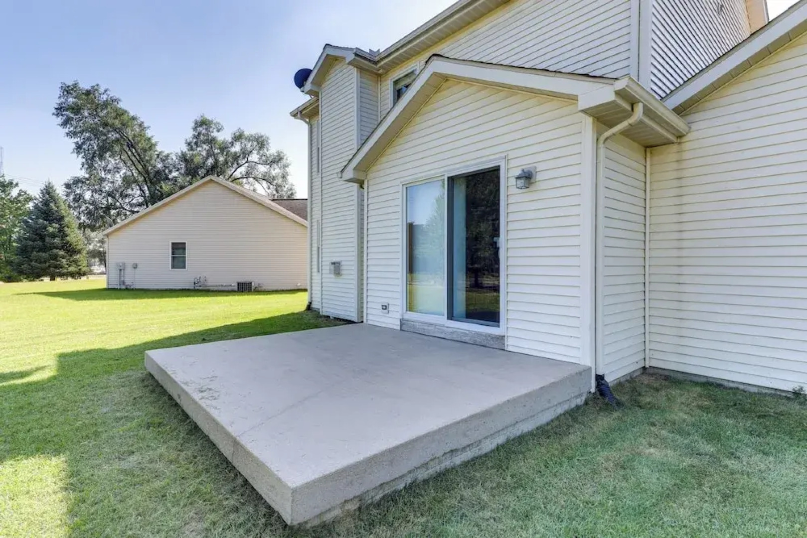 Game Day Ready Home w/ Yard: 4 Mi to Notre Dame