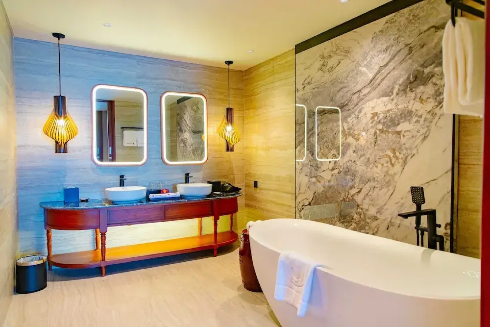 Central Plaza Hotel - My Tho