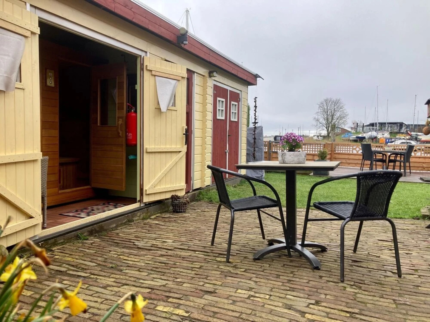 Chalet Gaby With Sauna, Private Dock, and Canoes at Lauwersmeer