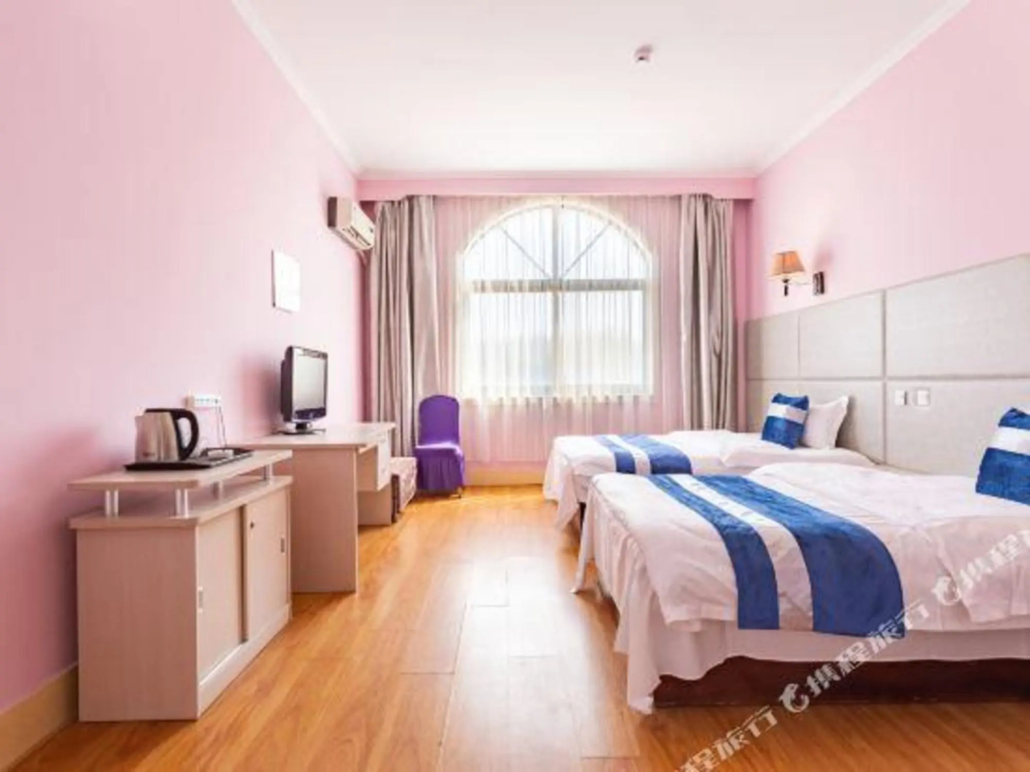 Lovesea Hotel
