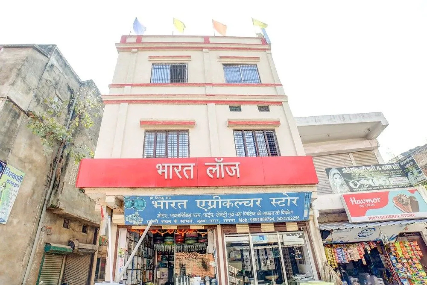 SPOT ON 45291 Bharat Lodge