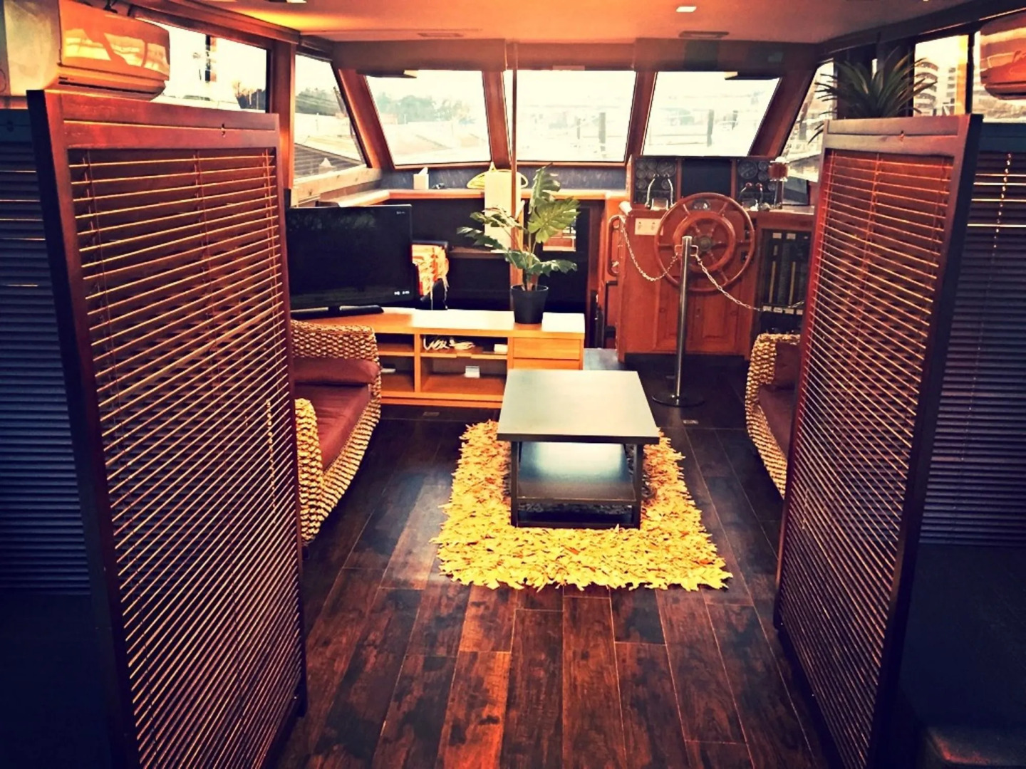 HULL Osaka Hokko Marina