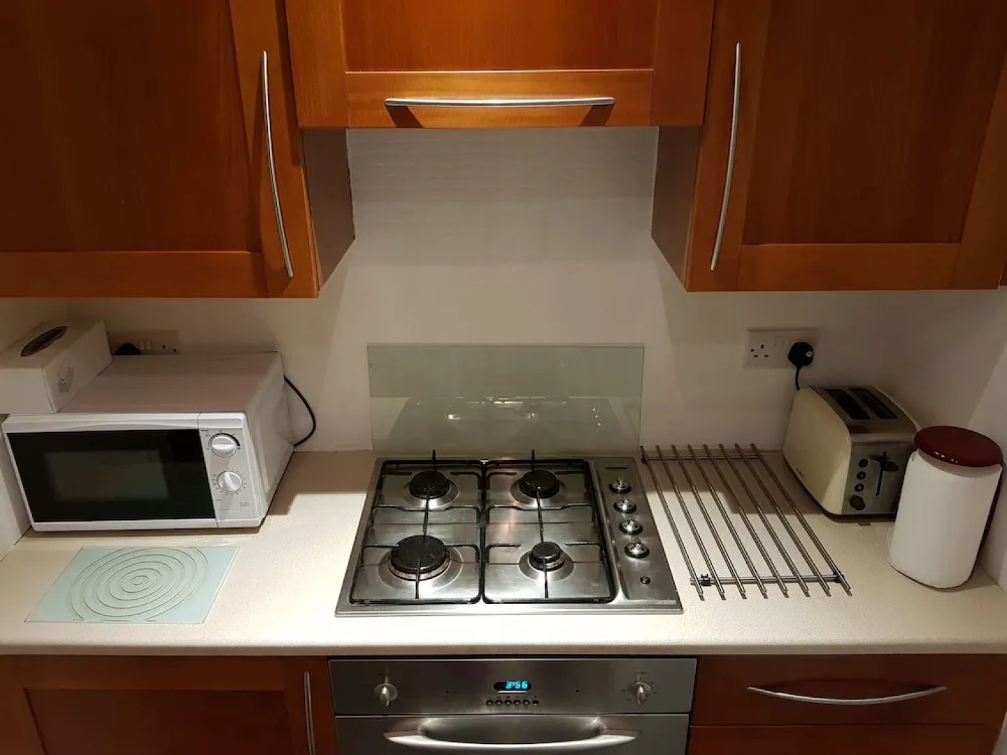 2 Bed Flat - Sleeps 4 - Parking - Wifi