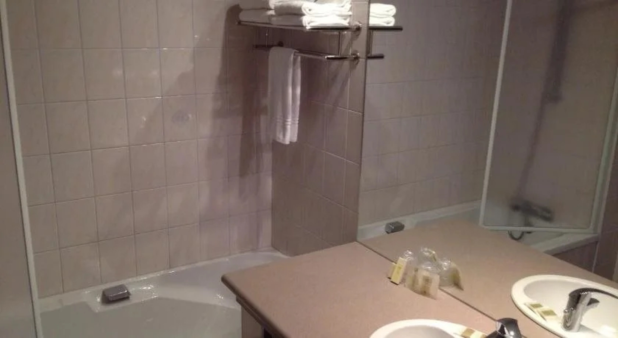 LHostellerie Des Comtes