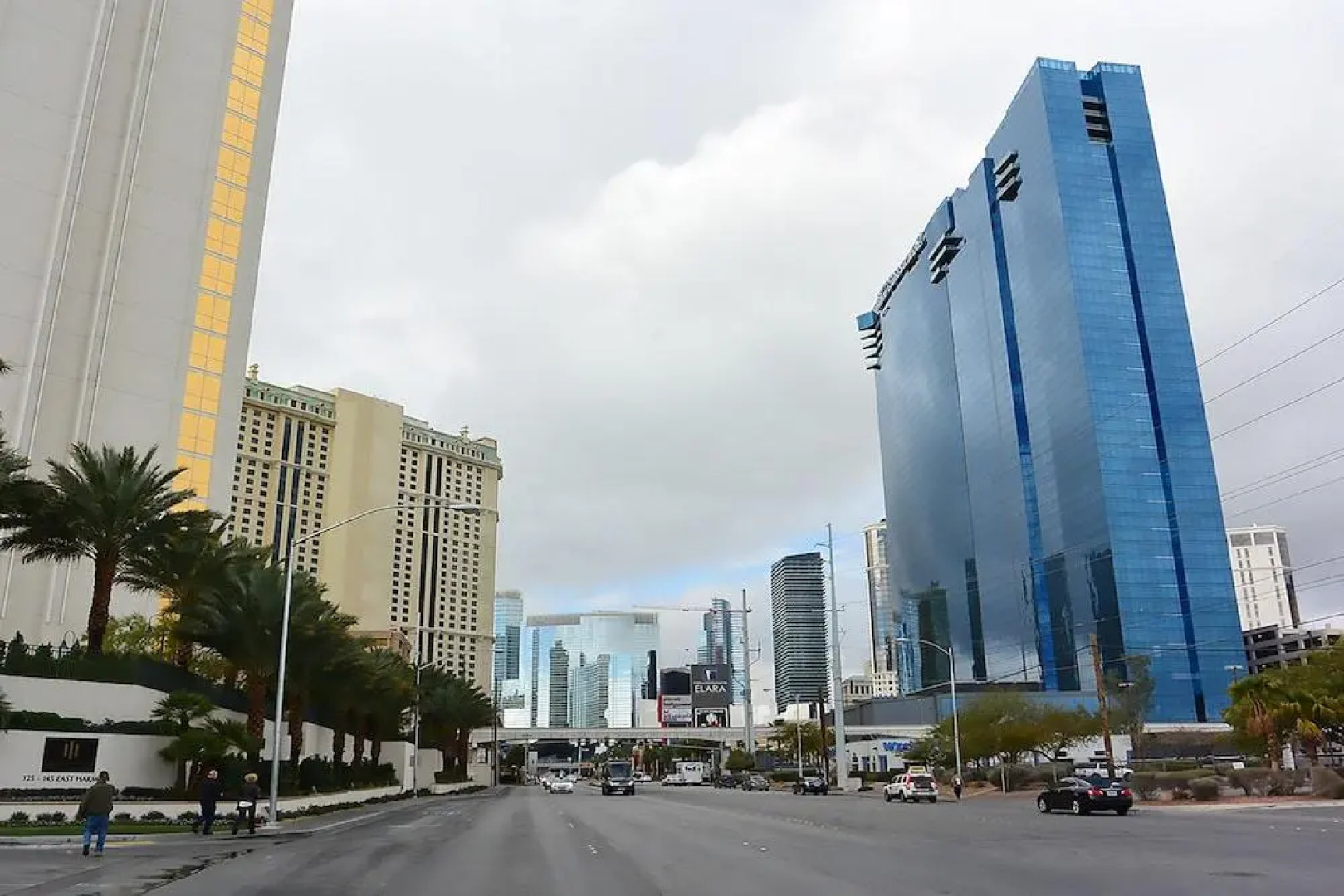 888 One Bedroom Balcony Suite at Signature Condo Hotel