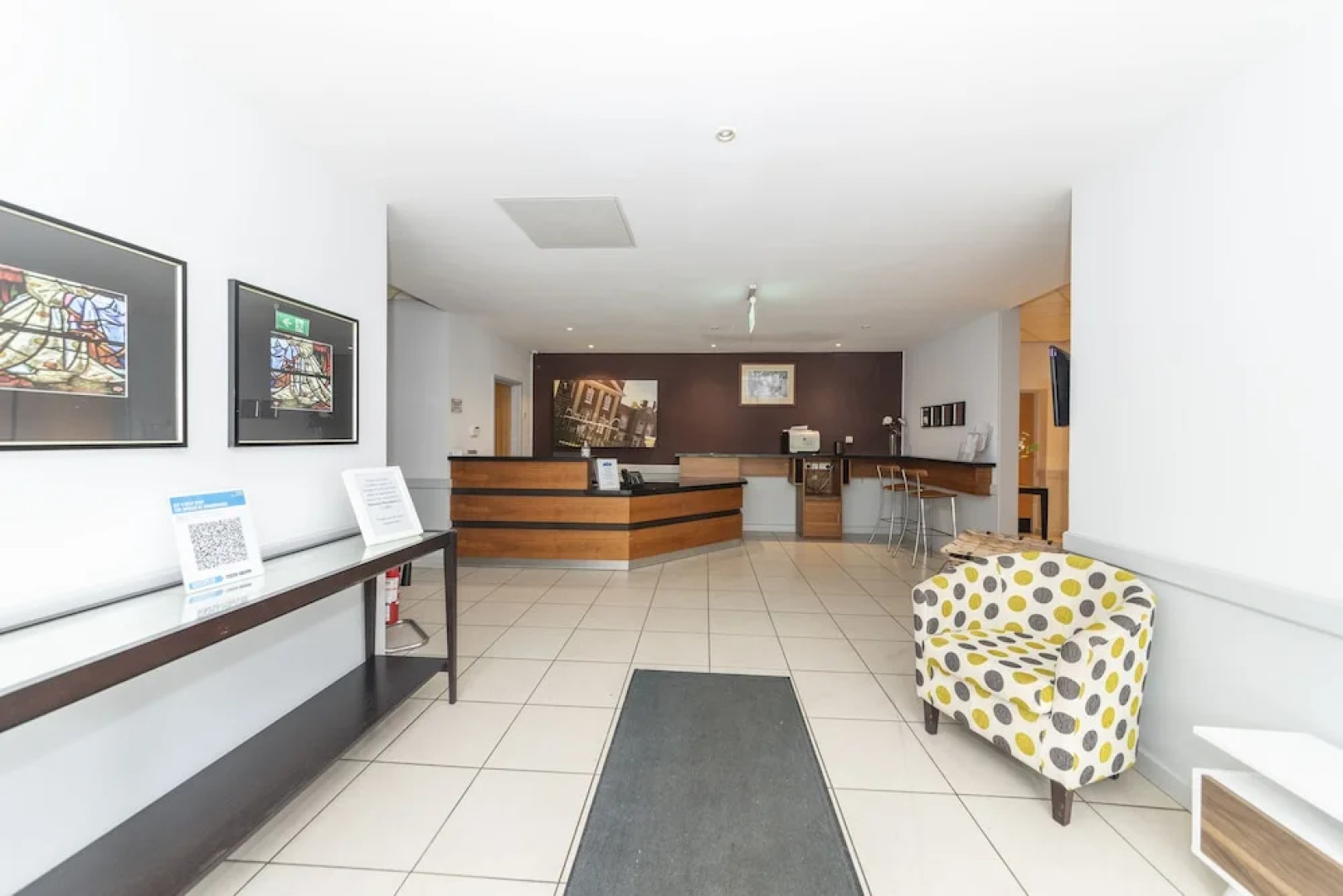 Charming 20-bed Self Contained Dwelling in Hook