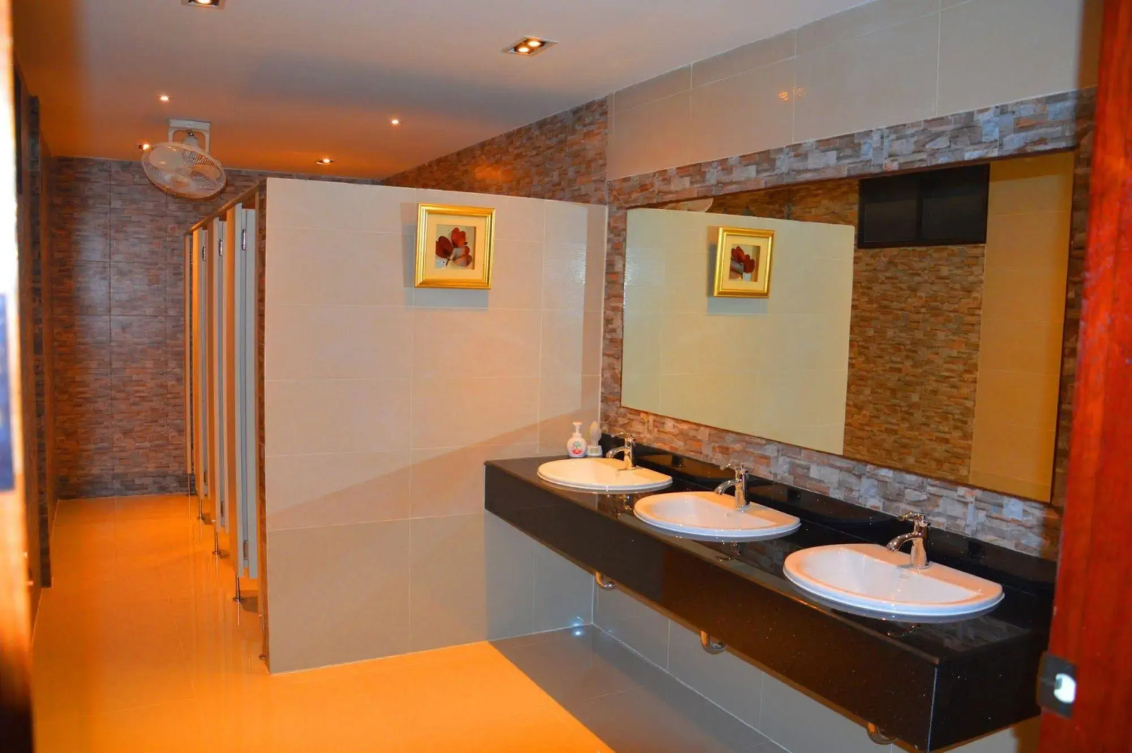 Silver Gold Garden Suvarnabhumi Airport Hotel