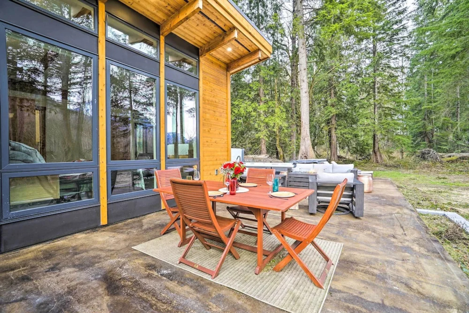Gold Bar Cabin on Skykomish River: Heated Swim Spa