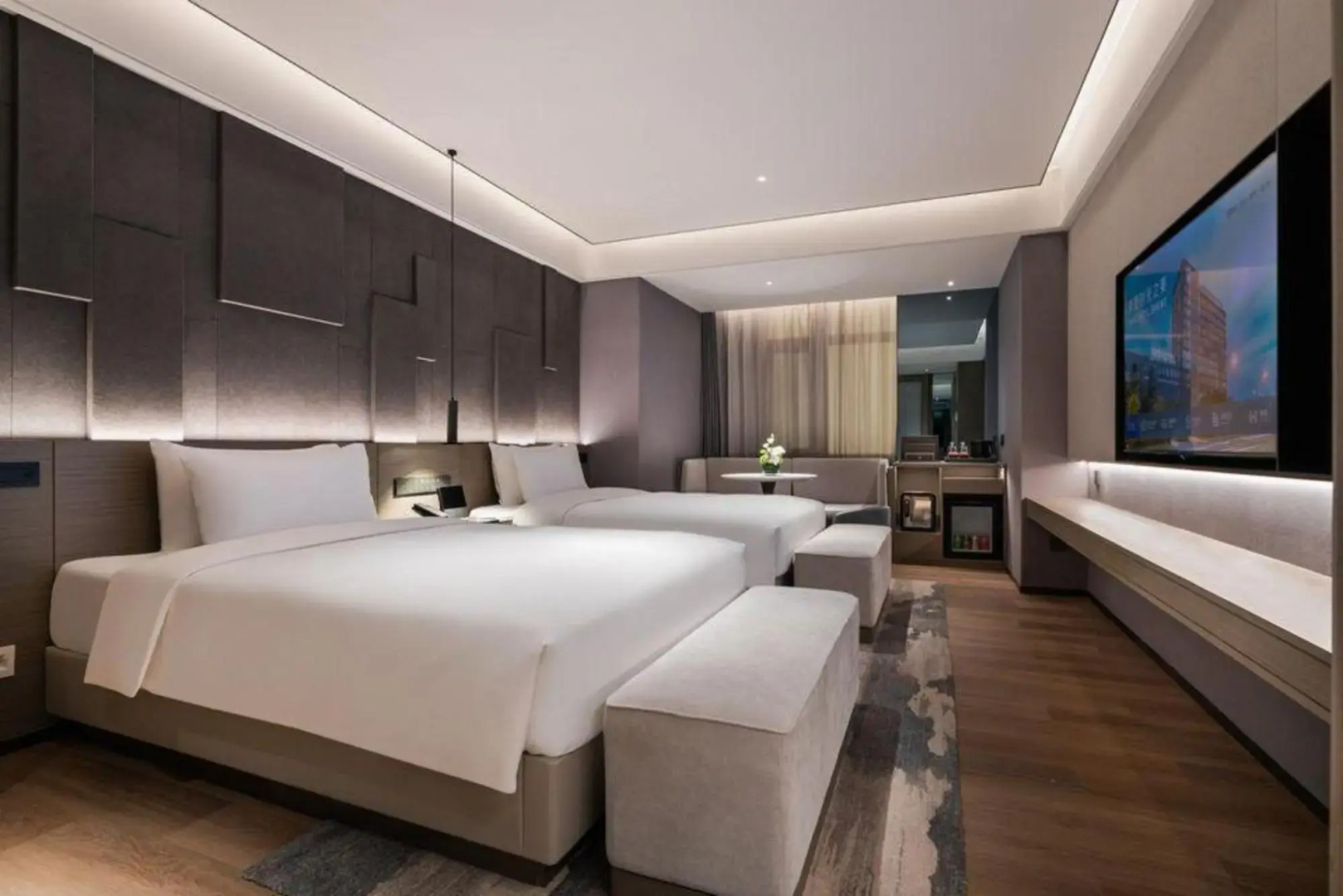 Novotel Jinniu Hotel