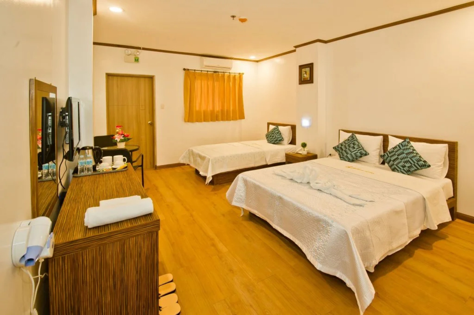 D' Galaxy Hotel & Restaurant