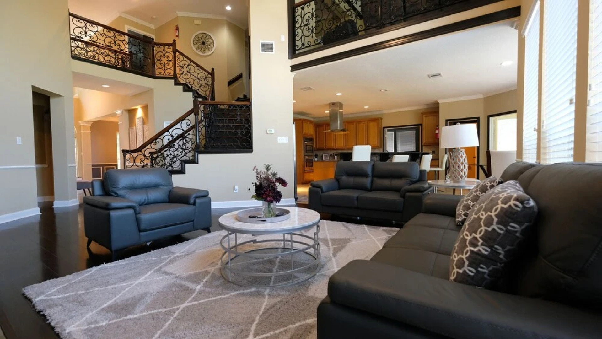 5Bdrm 3.5Bath 12Beds - HOME BIG AS TEXAS