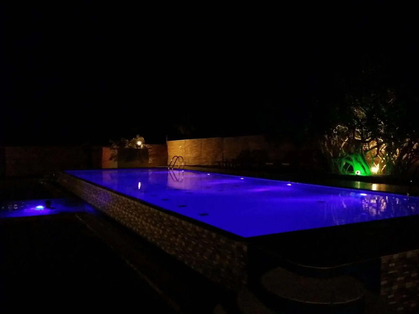 Roshanne Beach Resort