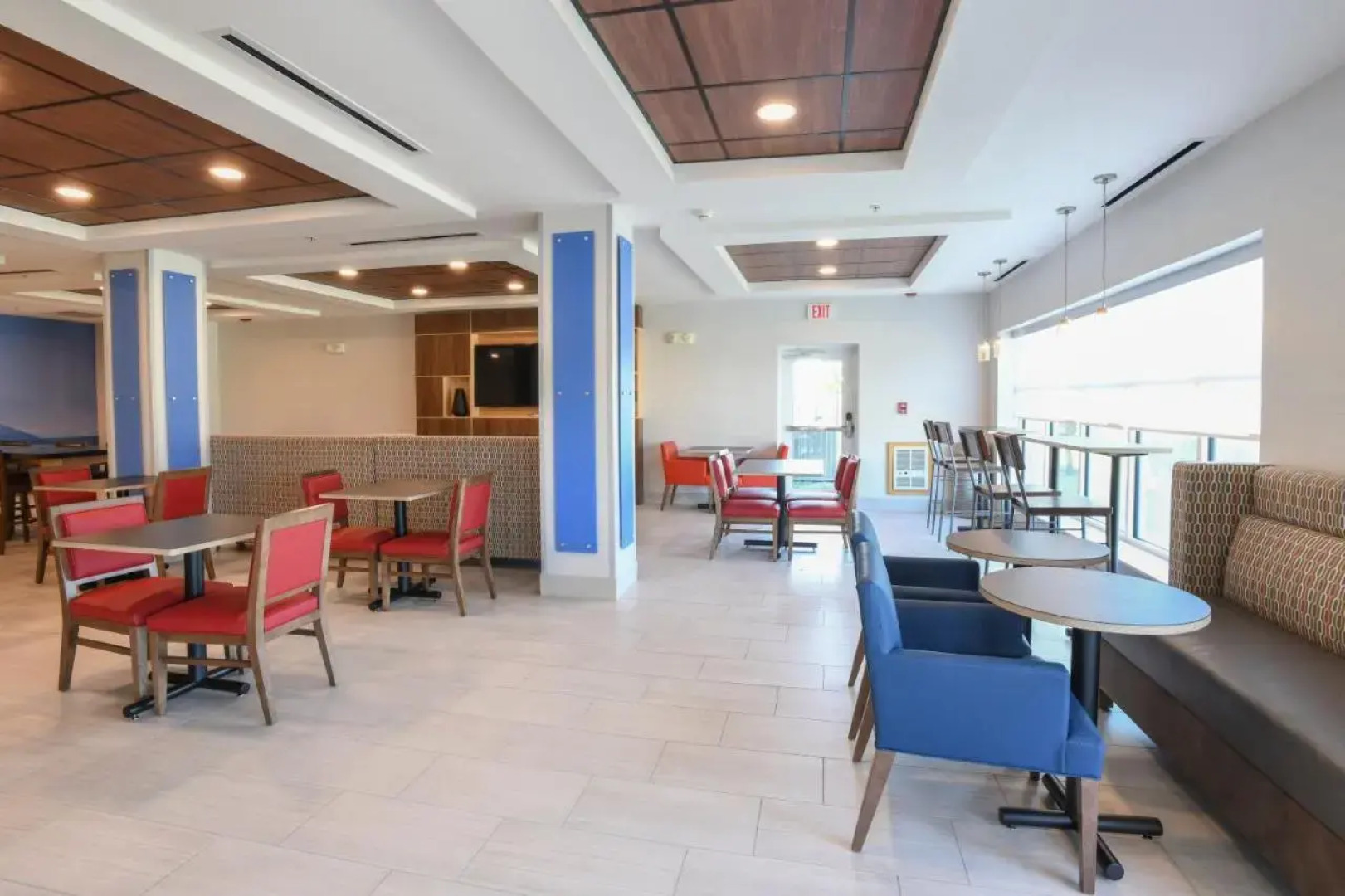 Holiday Inn Exp Richwood Cincinnati S