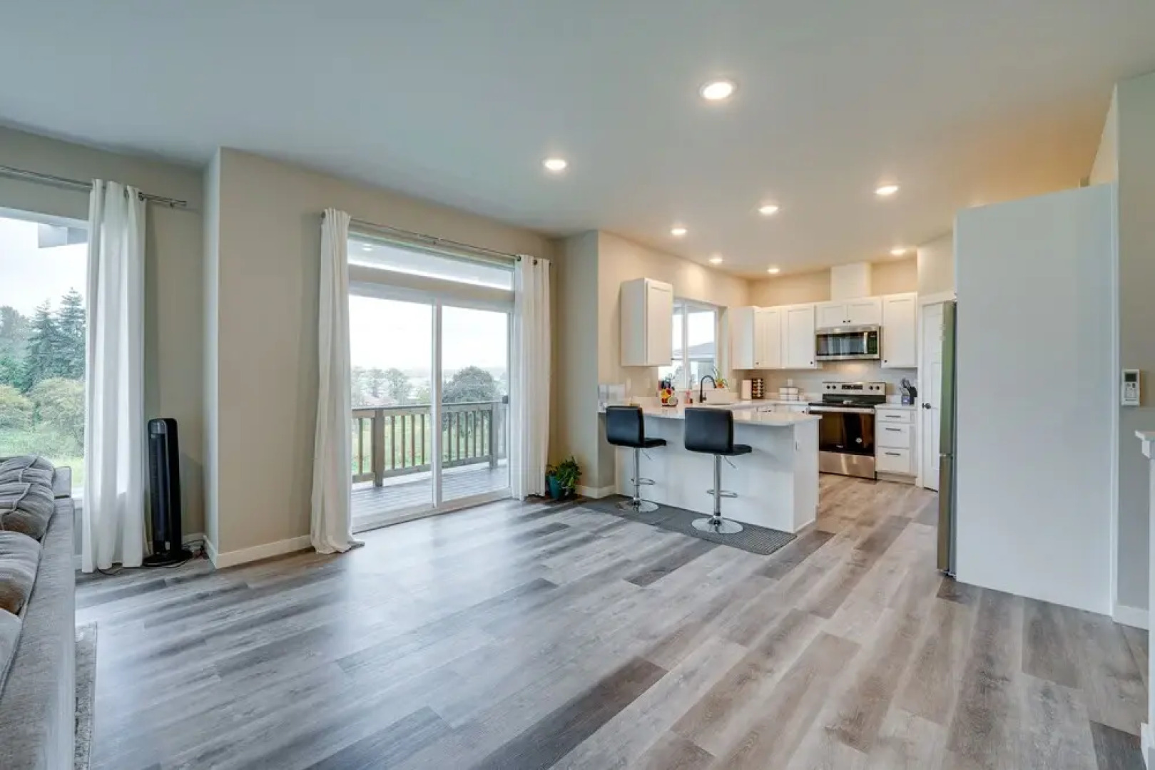 Modern Blaine Vacation Rental, 33 Mi to Vancouver!