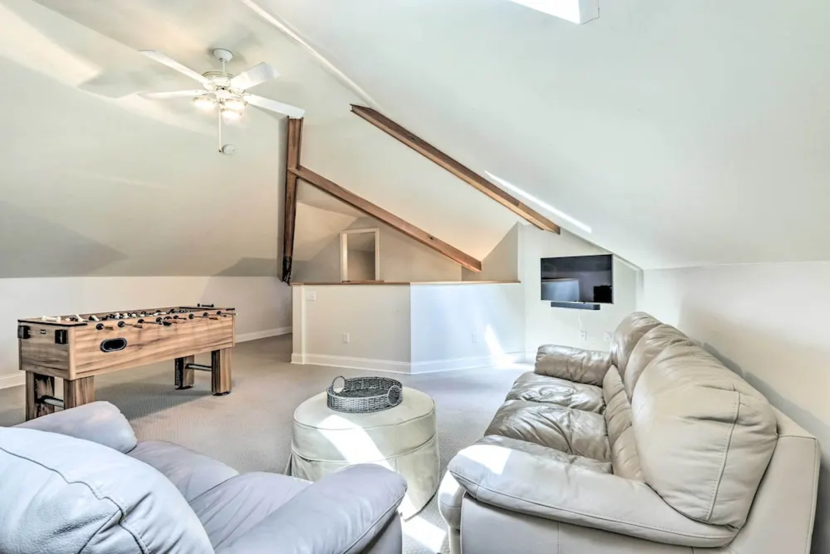 Elegant Middlefield Getaway w/ Game Room!