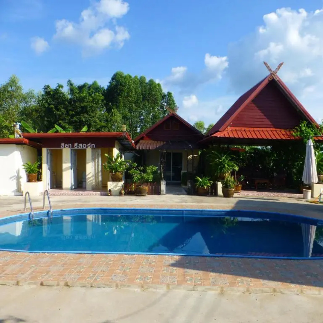 1 Double bedroom apartment with Pool and extensive Kitchen diningroom