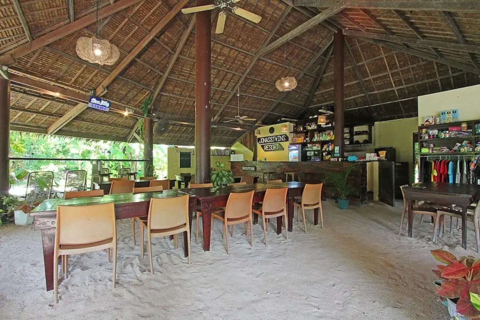 Jonas & Twins Resort