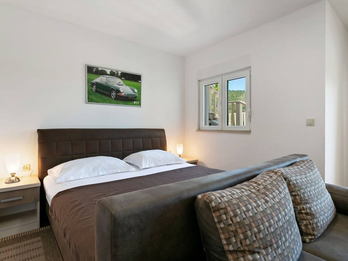 Modern Apartment in Drvenik With Balcony