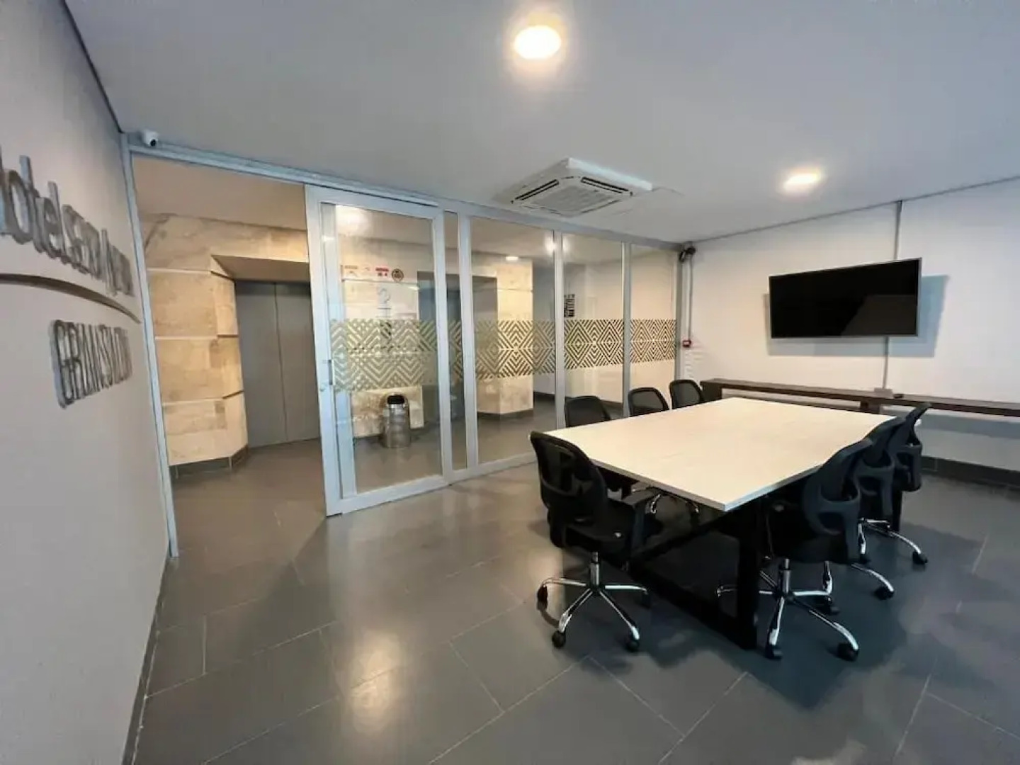 Hotel Sexta Avenida Inn