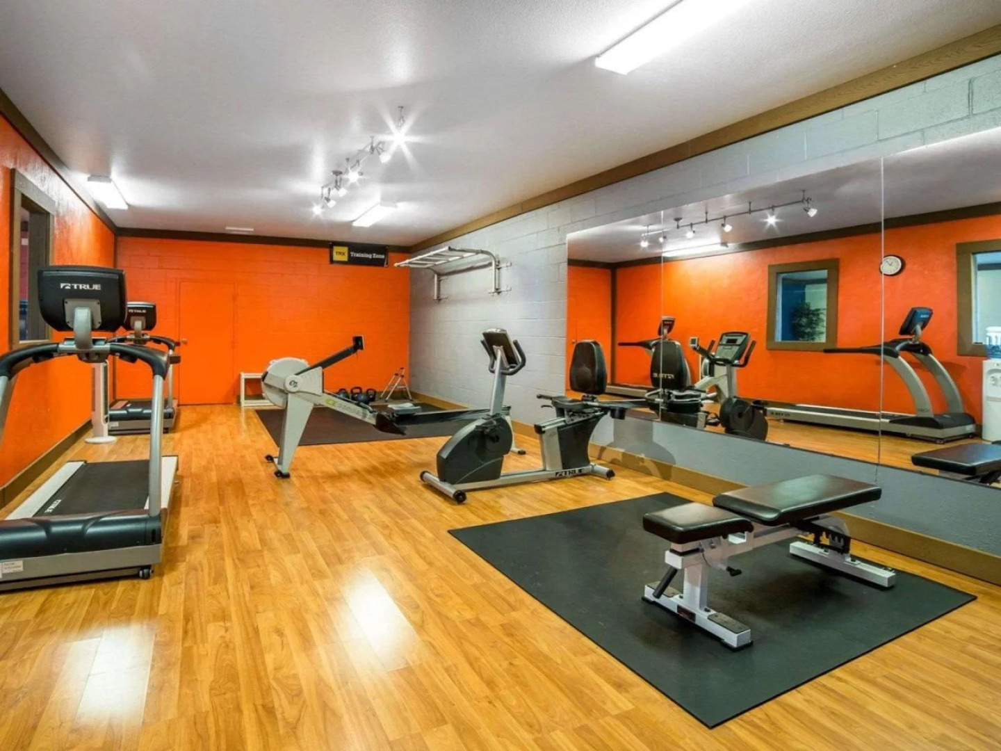 Antler Lodge - Gardiner MT