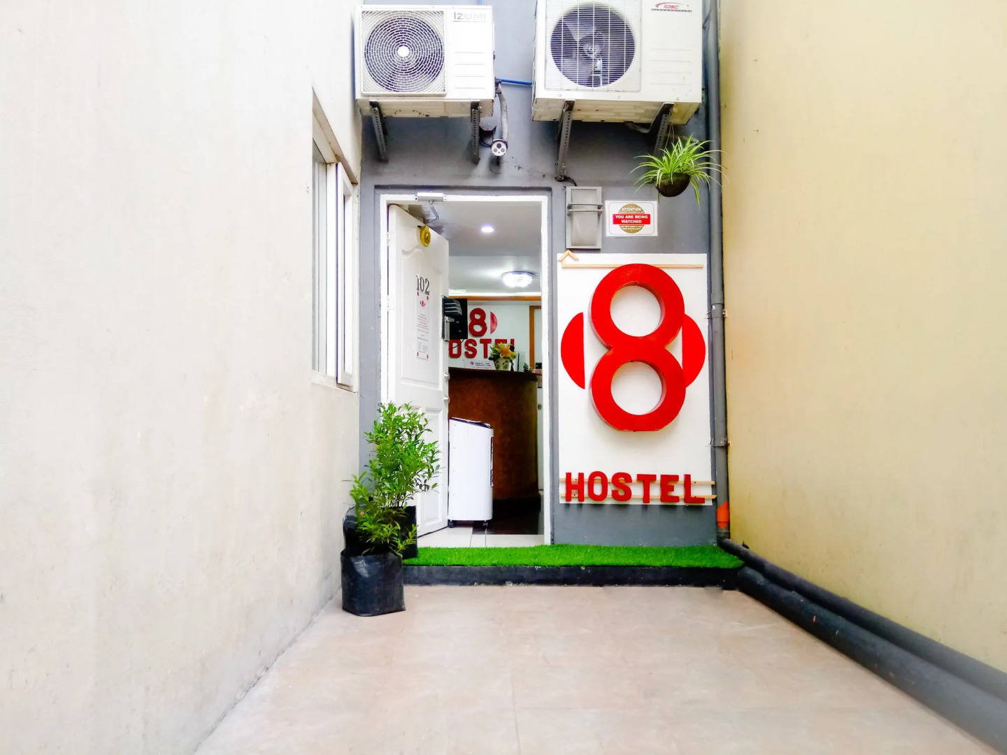 8Hostel