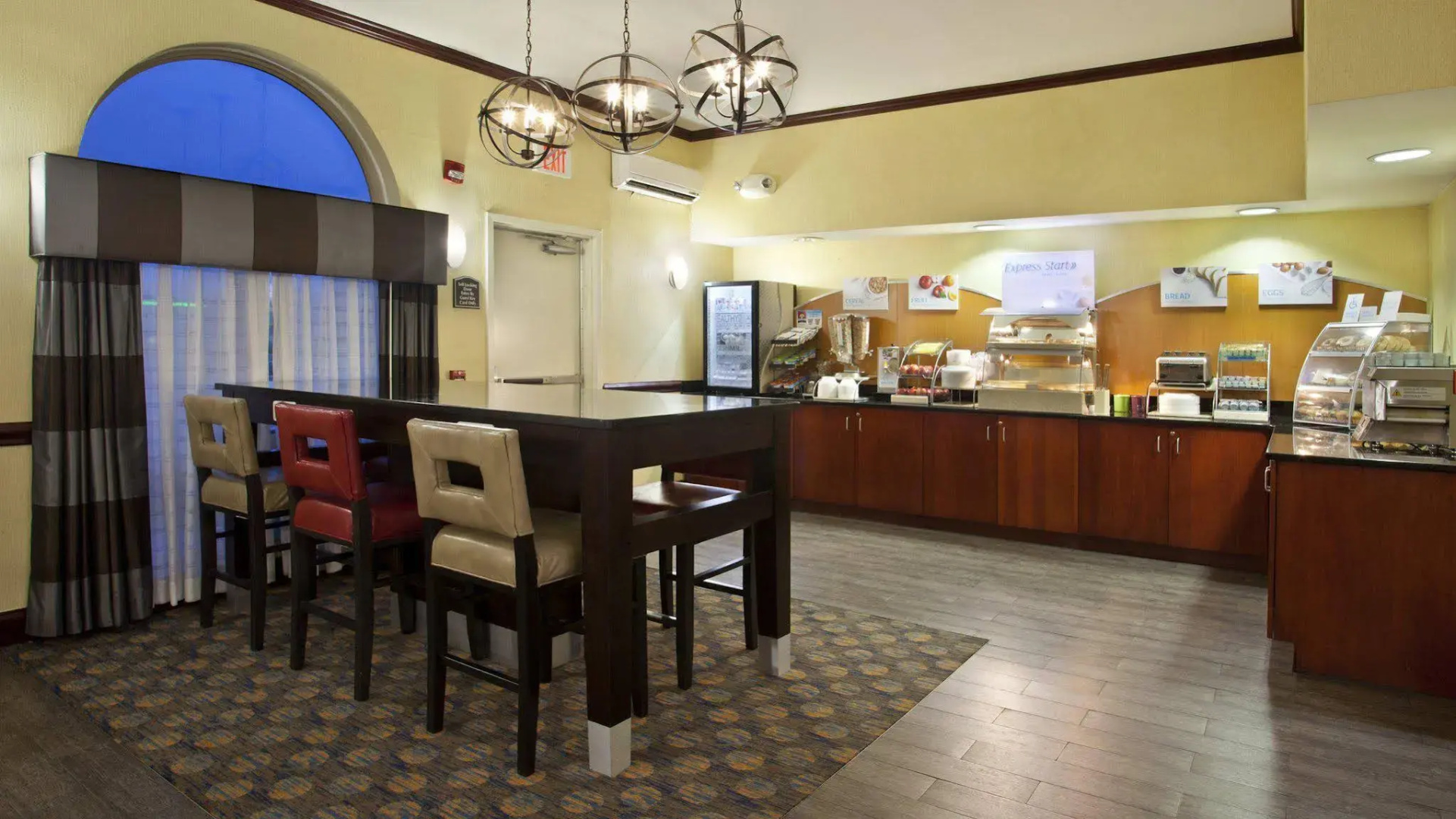 Holiday Inn Express & Suites Allentown West by IHG