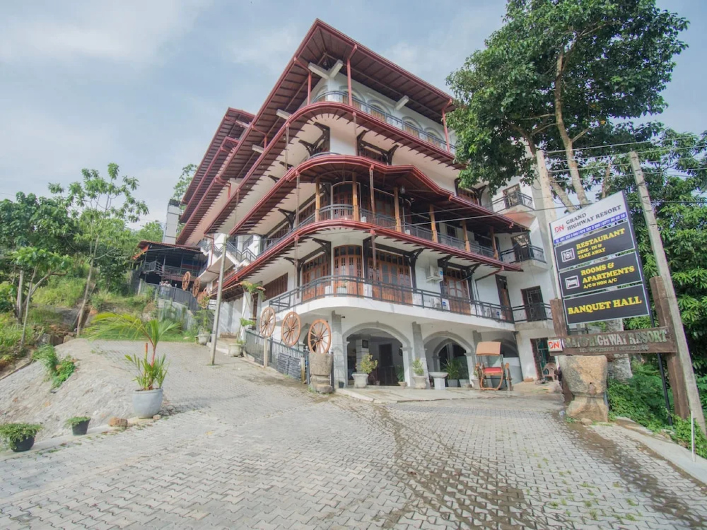 OYO 240 Grand Highway Resort