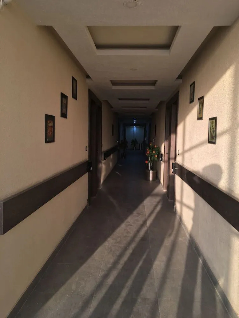 Hotel Ratan Royal Inn.