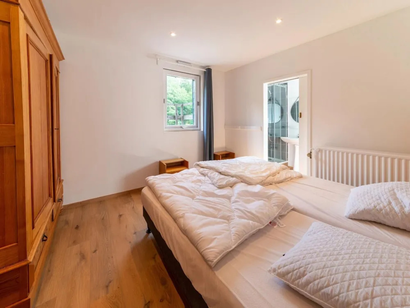 Mansion With Pool & Bar