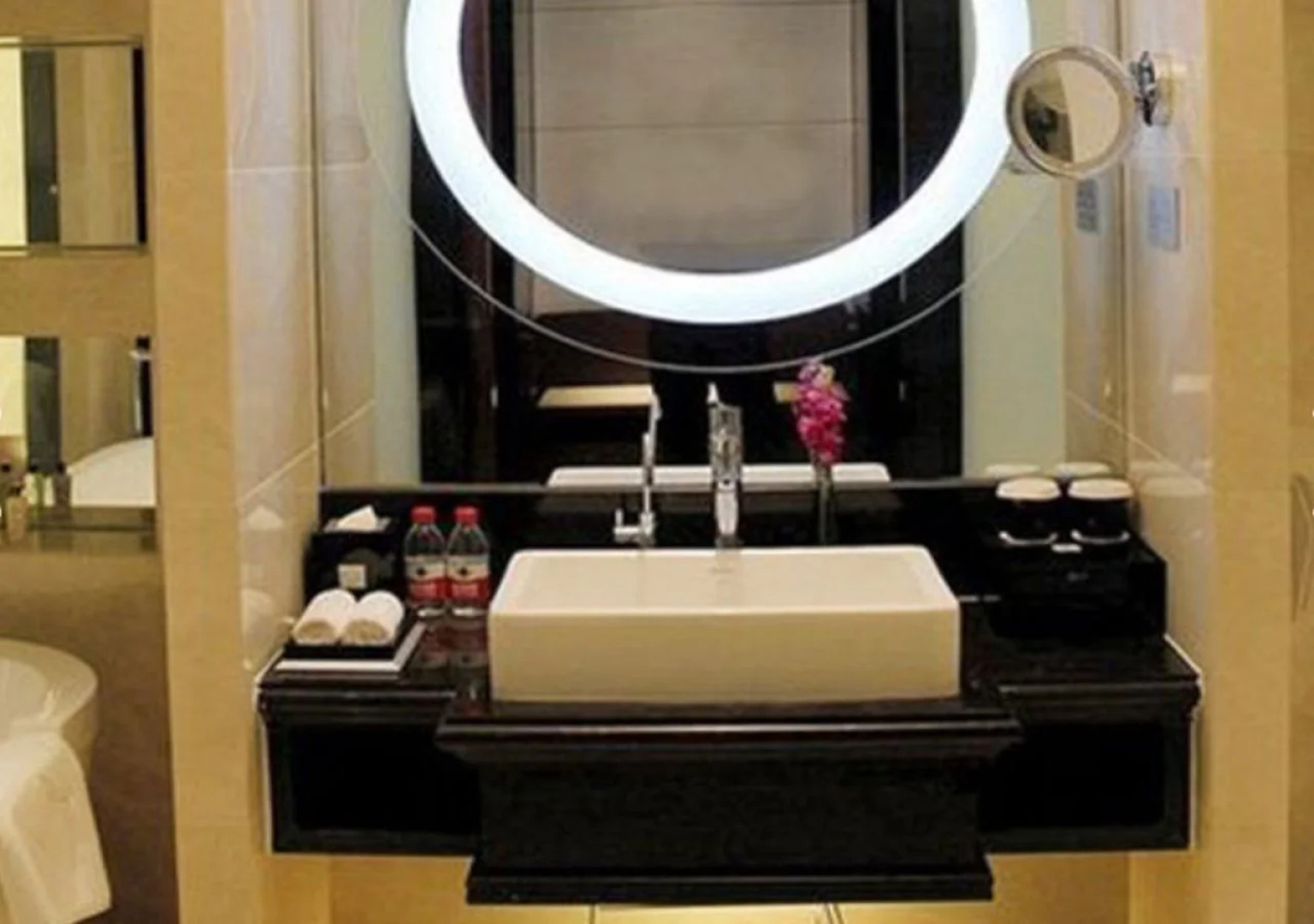 Noble International Hotel