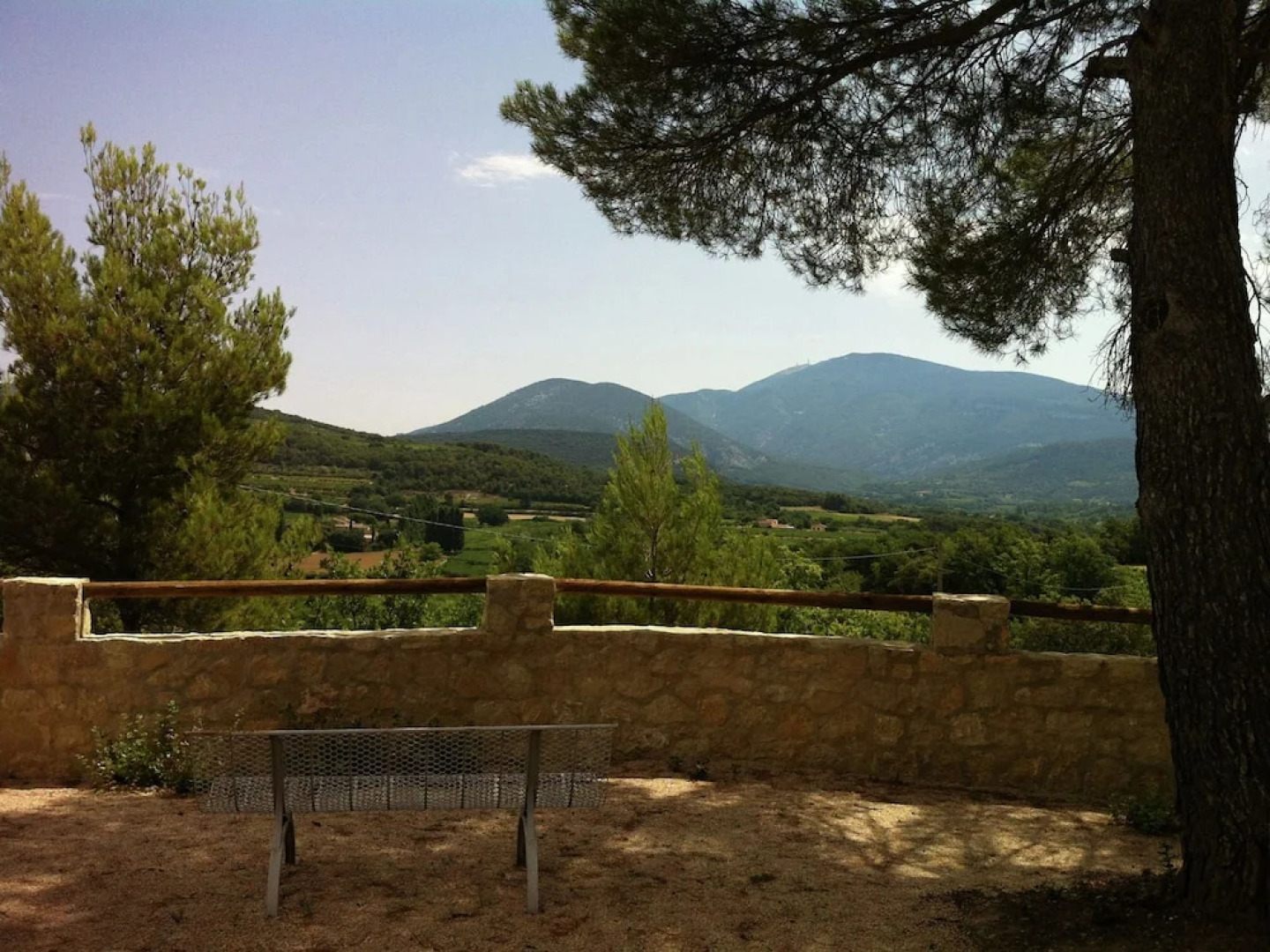 Private Infinity Pool, Beautiful View of Mont Ventoux, a Dream Spot!