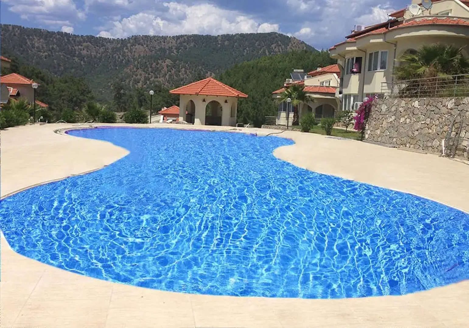 Infinity Lakeside Villa