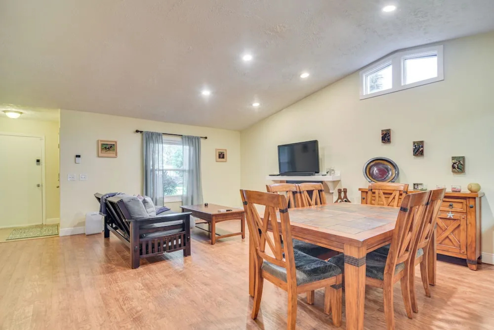 Pet-friendly Tampa Bay Getaway: Walk to the Water!