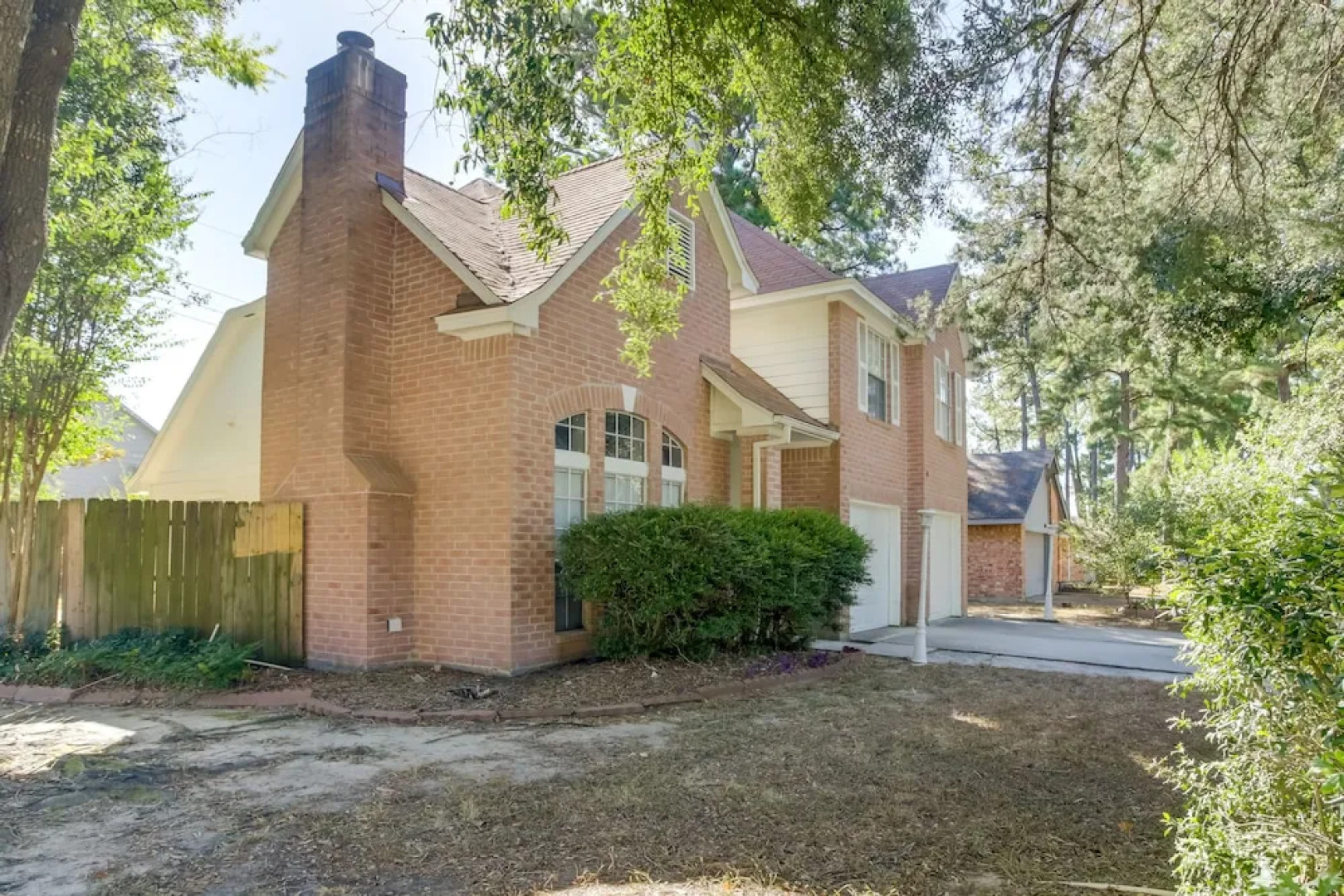 Minimalist Spring Vacation Rental w/ Fireplace